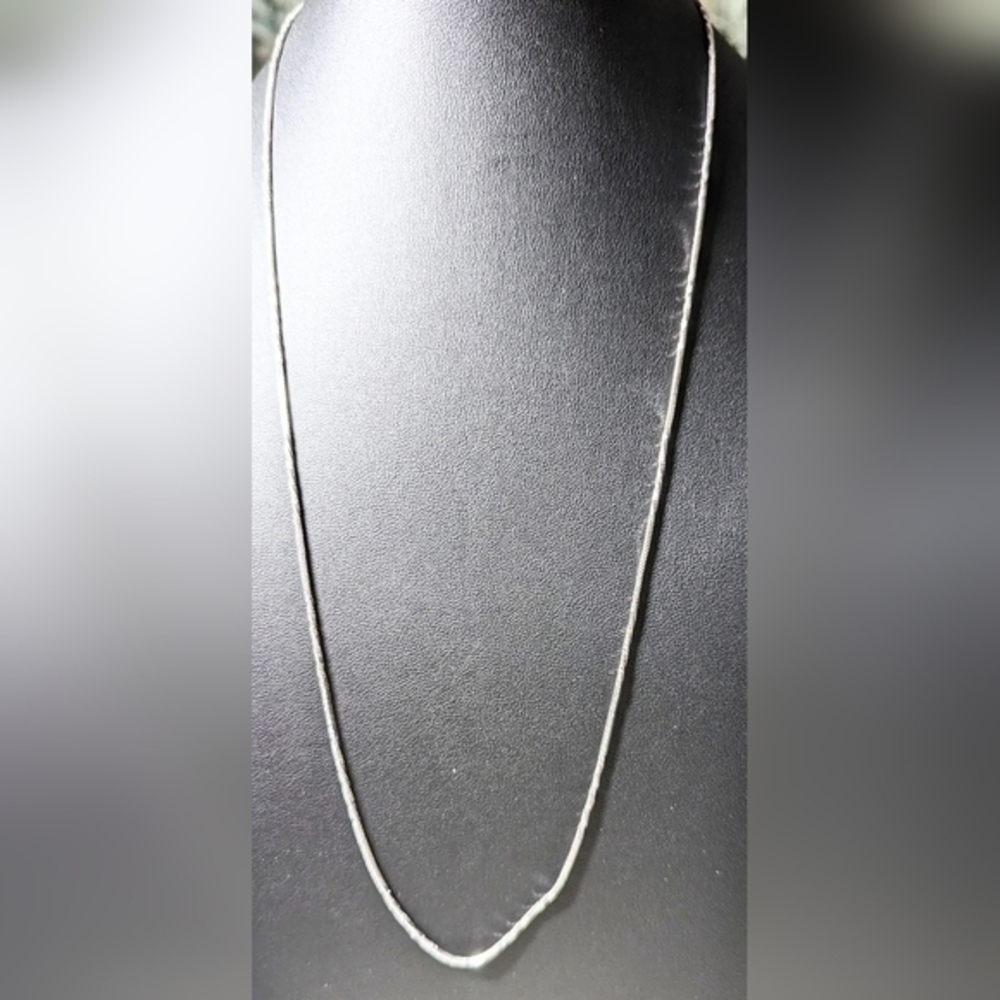 Northcrest hypoallergenic silver chain necklace with a free pendant.
